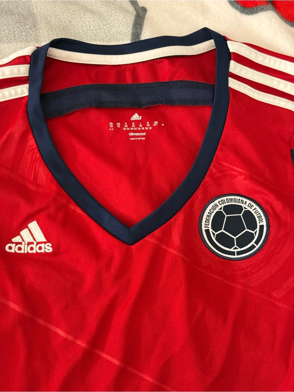 Adidas Colombia red soccer jersey with white stripes on shoulders sz XS - Picture 3 of 4